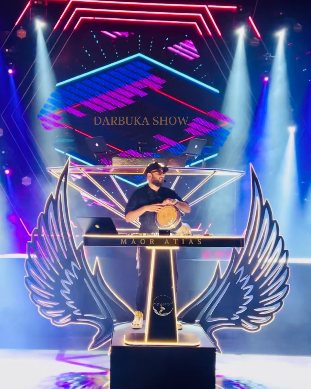 במת-כנפיים-עם-לוגו